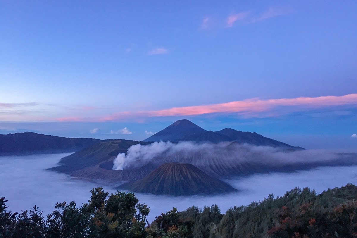 Le volcan  Bromo  sur l le de Java en Indon sie La Poze 